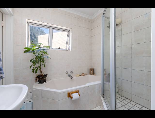 2 BEDROOM APARTMENT TO LET IN CAMPS BAY
